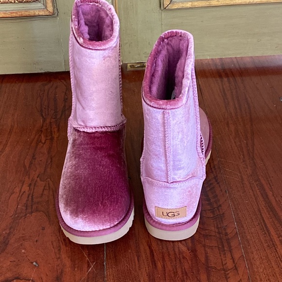 NIB UGGs classic short II velvet boots - Picture 3 of 13